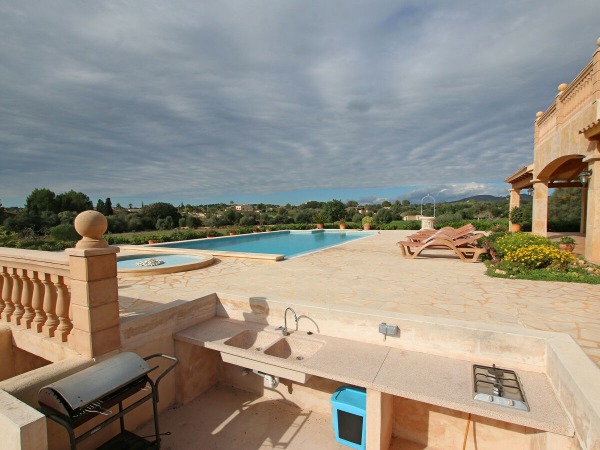 Großzügige Finca mit Pool und Ferienvermietlizenz in Son Carrio Bild 2