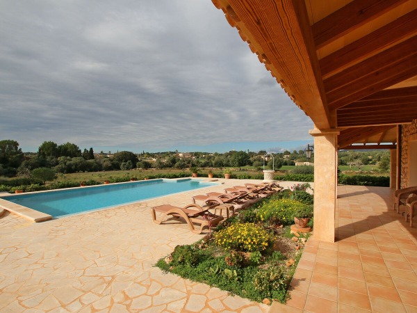 Großzügige Finca mit Pool und Ferienvermietlizenz in Son Carrio Bild 3