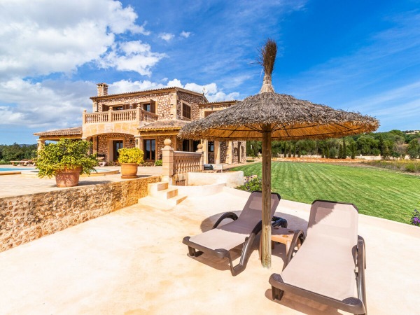 Großzügige Finca mit Pool und Ferienvermietlizenz in Son Carrio Bild 4