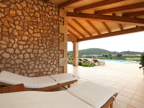 Großzügige Finca mit Pool und Ferienvermietlizenz in Son Carrio Bild 7