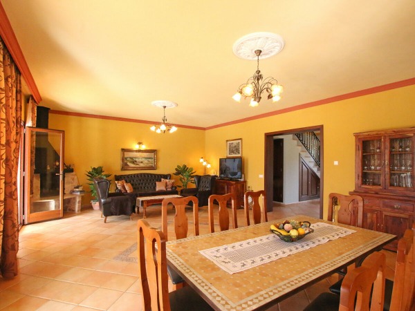 Großzügige Finca mit Pool und Ferienvermietlizenz in Son Carrio Bild 8