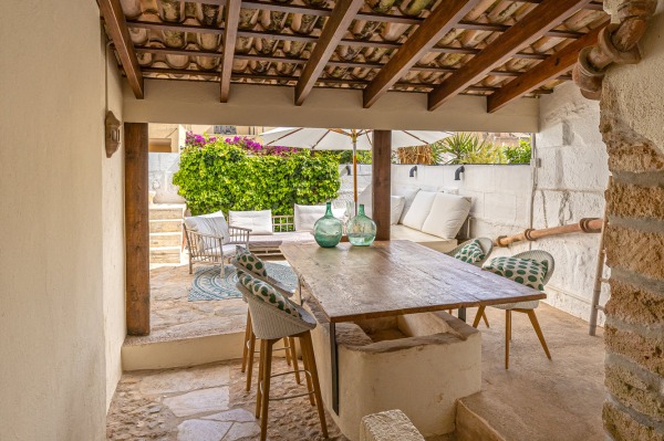 Hochwertig renovierte Wohnung mit historischem Charakter und Pool Bild 11