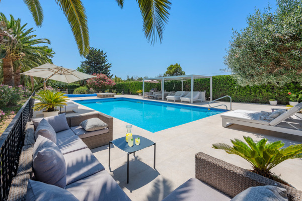 Idyllisch gelegene, moderne Finca mit Blick auf die mallorquinische Berglandschaft Bild 6