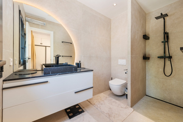 Idyllisch gelegene, moderne Finca mit Blick auf die mallorquinische Berglandschaft Bild 11