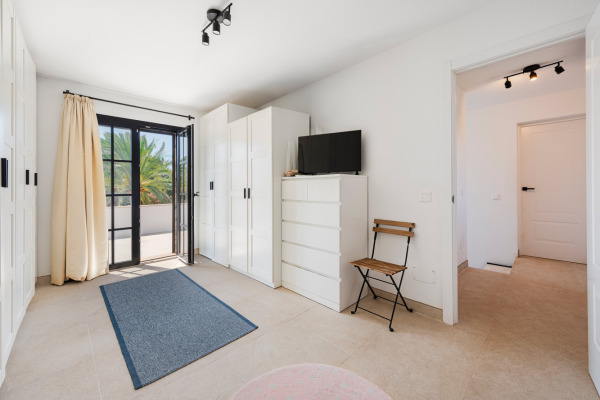 Idyllisch gelegene, moderne Finca mit Blick auf die mallorquinische Berglandschaft Bild 12