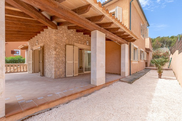 Villa mit Meerblick fußläufig zum Sandstrand in Cala Mesquida Bild 8