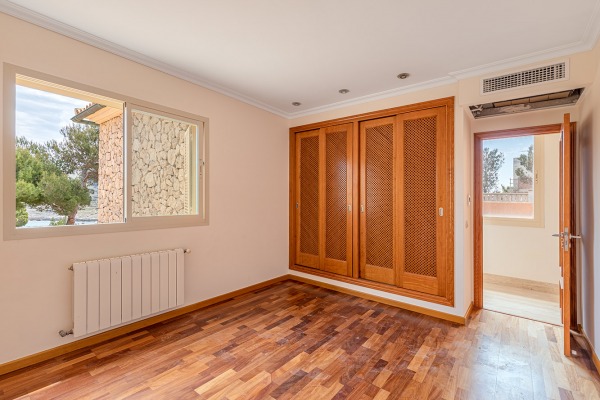 Villa mit Meerblick fußläufig zum Sandstrand in Cala Mesquida Bild 9