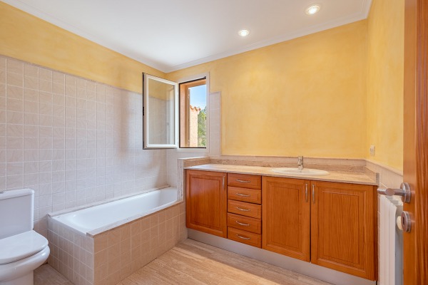 Villa mit Meerblick fußläufig zum Sandstrand in Cala Mesquida Bild 12