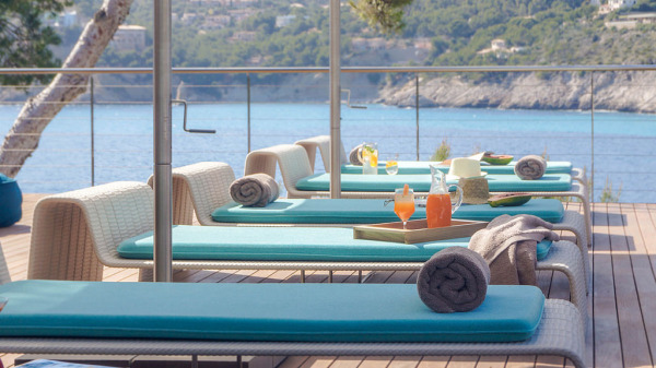 Luxusanwesen mit Gästevilla in einmaliger Lage direkt am Meer Bild 3