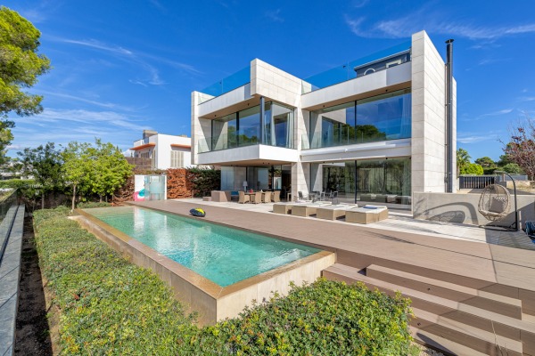 Spektakuläre, nahezu neue Luxusvilla in 1. Meereslinie in Puig de Ros Bild 3