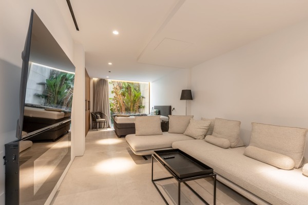 Spektakuläre, nahezu neue Luxusvilla in 1. Meereslinie in Puig de Ros Bild 9