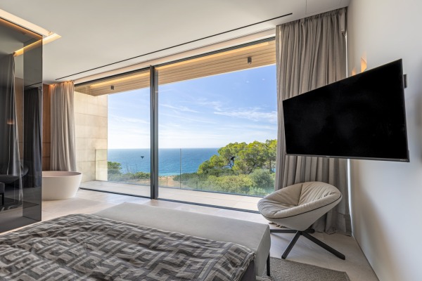 Spektakuläre, nahezu neue Luxusvilla in 1. Meereslinie in Puig de Ros Bild 8