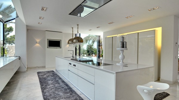 Spektakuläre Luxusvilla mit viel Privatsphäre und Teilmeerblick Bild 7