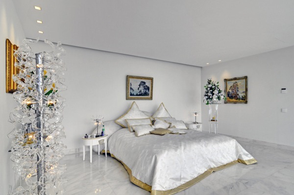 Spektakuläre Luxusvilla mit viel Privatsphäre und Teilmeerblick Bild 9