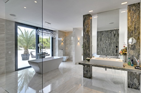 Spektakuläre Luxusvilla mit viel Privatsphäre und Teilmeerblick Bild 10