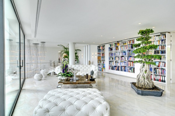 Spektakuläre Luxusvilla mit viel Privatsphäre und Teilmeerblick Bild 11