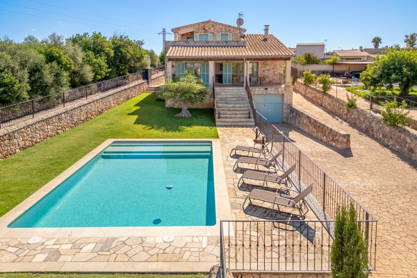 Traditionelle Villa mit modernem Komfort und Rundumblick in Sineu