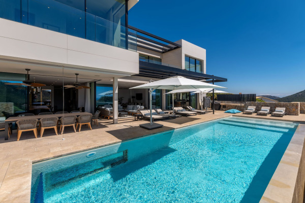 Luxus-Villenanwesen in exklusivster Lage mit spektakulärer Aussicht Bild 4