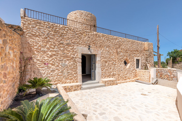 Sanierte Finca mit antiker Mühle in der Nähe von Felanitx im Südosten Bild 3