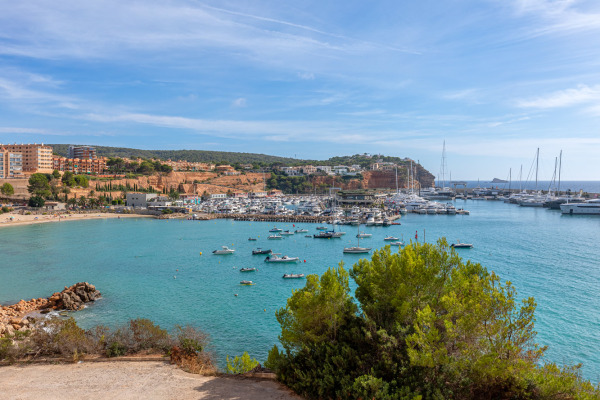 Apartment direkt am Meer mit Blick auf den Lifestyle Hafen Port Adriano Bild 3
