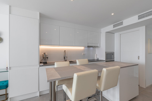 Apartment direkt am Meer mit Blick auf den Lifestyle Hafen Port Adriano Bild 5