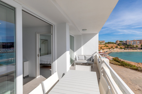 Apartment direkt am Meer mit Blick auf den Lifestyle Hafen Port Adriano Bild 11