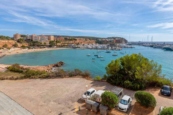 Apartment direkt am Meer mit Blick auf den Lifestyle Hafen Port Adriano Bild 12