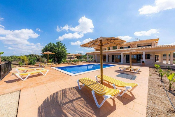 Große, neugebaute Finca mit Ferienvermietlizenz in Ariany Bild 3