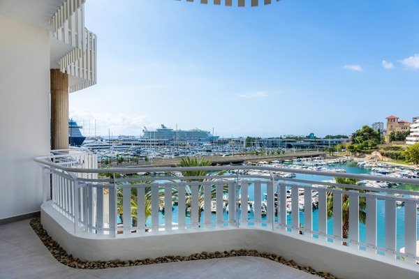 Apartment mit Blick auf das Meer und den Hafen in Can Barbara Bild 2