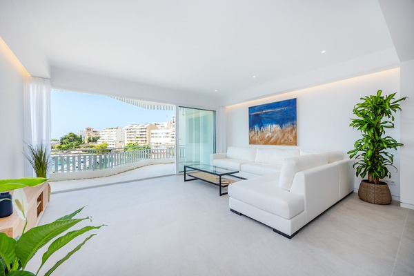 Apartment mit Blick auf das Meer und den Hafen in Can Barbara Bild 3