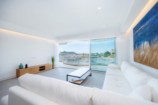 Apartment mit Blick auf das Meer und den Hafen in Can Barbara Bild 7