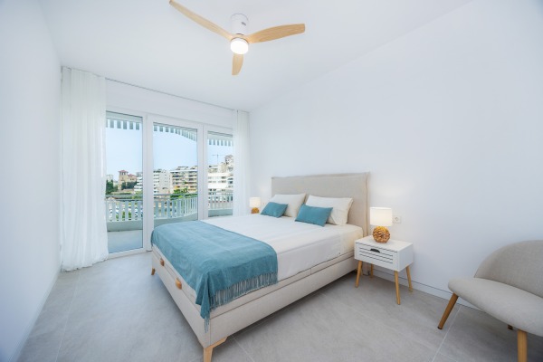 Apartment mit Blick auf das Meer und den Hafen in Can Barbara Bild 8