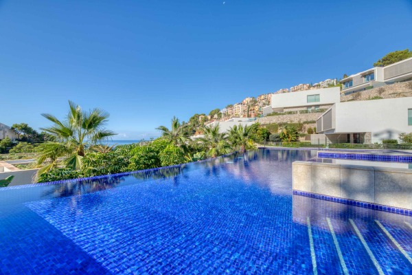 Exklusive Villa mit Meerblick in begehrter Hanglage nahe dem Yachthafen Bild 3