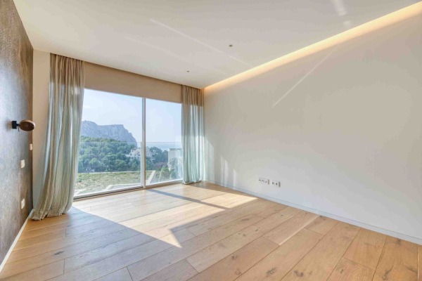 Exklusive Villa mit Meerblick in begehrter Hanglage nahe dem Yachthafen Bild 8