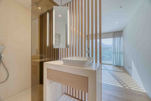 Exklusive Villa mit Meerblick in begehrter Hanglage nahe dem Yachthafen Bild 11