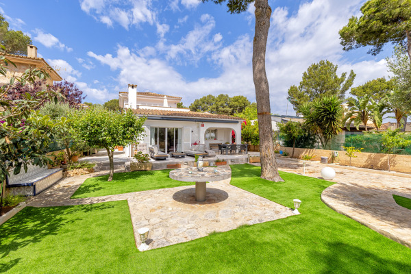 Charmante mediterrane Villa mit schönem Garten in El Toro Bild 2