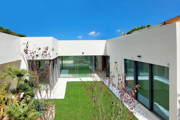 Exklusive, moderne Luxusvilla mit sensationellem Blick über die Bucht Bild 3