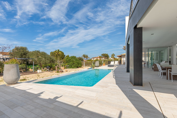 Moderne Villa mit Panoramablick bis in die Bucht von Palma Bild 2