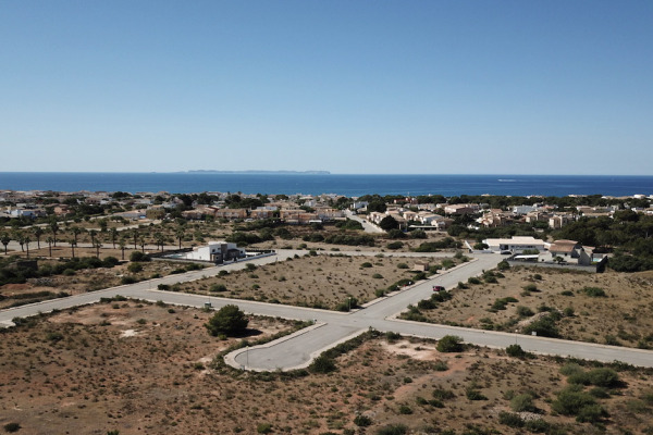 Grundstück in Strandnähe mit Baugenehmigung zum Bau einer Villa Bild 4