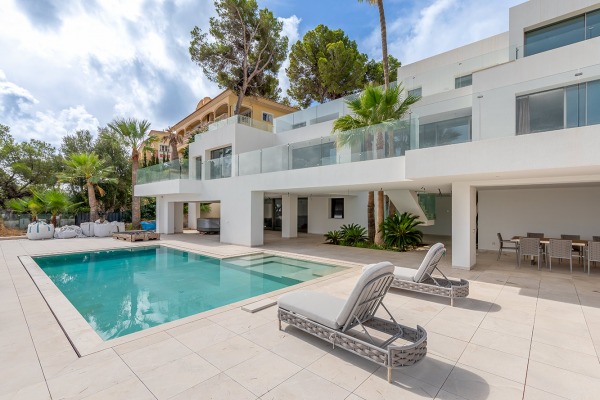 Neubau Luxusanwesen in erster Meereslinie mit direktem Meerzugang Bild 2