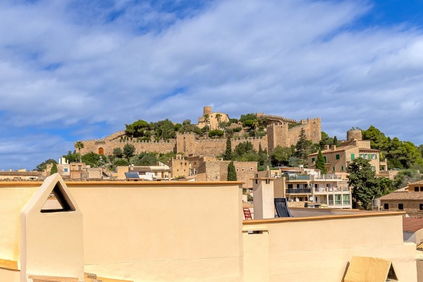 Exklusives, hochwertig saniertes Stadthaus mit Meerblick und Pool Bild 4