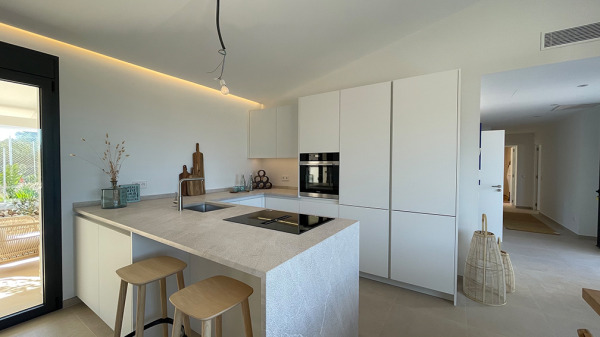 Hochwertig kernsanierte Villa mit Gästehaus in Cala Murada Bild 4