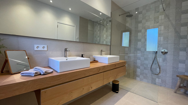 Hochwertig kernsanierte Villa mit Gästehaus in Cala Murada Bild 7