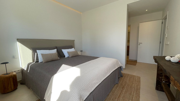 Hochwertig kernsanierte Villa mit Gästehaus in Cala Murada Bild 10