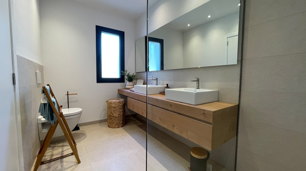 Hochwertig kernsanierte Villa mit Gästehaus in Cala Murada Bild 11