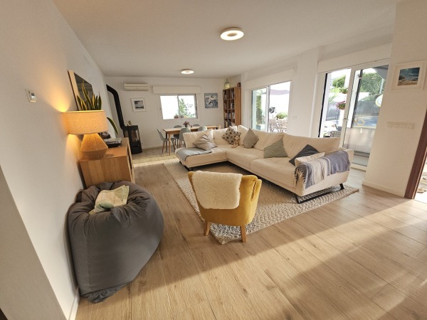 Komplett unterkellerte Doppelhaushälfte mit Pool in  Puig de Ros Bild 3