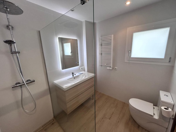 Komplett unterkellerte Doppelhaushälfte mit Pool in  Puig de Ros Bild 6