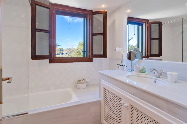 Doppelhaushälfte in traumhafter Lage mit Meerblick in Cala Pi Bild 9