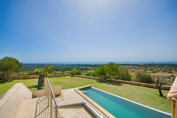 Wunderschöne Finca mit Meerblick auf einer Anhöhe nahe Manacor Bild 2