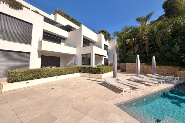 Moderne Luxuswohnung mit Meer- und Hafenblick in Port Andratx Bild 2